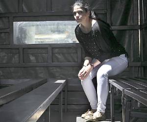 Susette Atuán Rojas llegó a los tribunales en un vehículo que la trajo de la Penitenciaría.