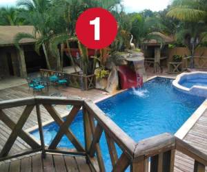 1. Aseguran casa de playa en Omoa y vivienda en El Hatillo a familia Matta: En Omoa Cortés aseguraron la propiedad que tiene una piscina, varias cabañas y cómodos muebles. La Oficina Administradora de Bienes Incautados (OABI) tomó posesión de la residencia.