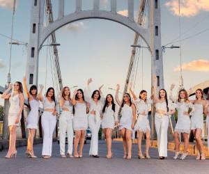 Las candidatas posan en el emblemático puente de Choluteca.
