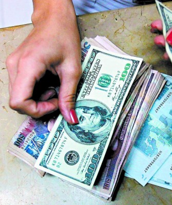 Moneda nacional domina ahorros