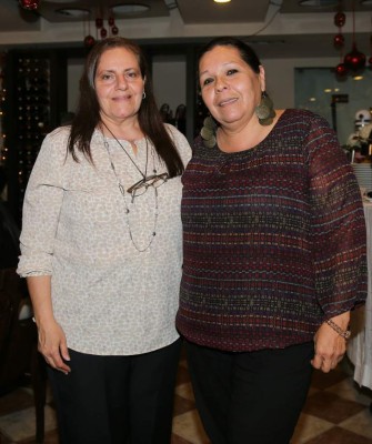 Alegre reunión prenupcial en honor de Dulce Chacón