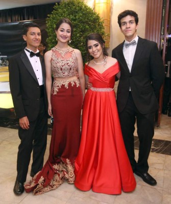 La International School despidió a sus seniors con un digno festejo