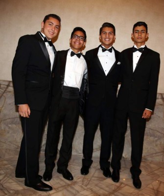 Sobria y elegante pasarela juvenil