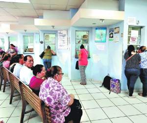 Los servicios que brinda la institución es a través de los regímenes de Seguro de Previsión Social, Seguro de Atención de la Salud, Seguro de Riesgos Profesionales, Seguro de Cobertura Laboral, entre otros.