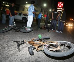 El adolescente fue identificado como Andrés Leonel Chirinos Matías, de 15 años, quien falleció a consecuencia del impacto de caer de su bici tras perder el equilibrio (Foto: Jimmy Argueta).