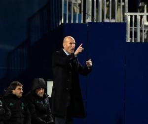 El entrenador francés del Real Madrid, Zinedine Zidane, reacciona durante el partido de fútbol español 'Copa del Rey' entre Leganés y Real Madrid en el Estadio Municipal Butarque de Leganés el 18 de enero de 2018. / AFP / OSCAR DEL POZO.