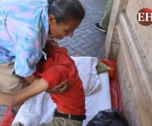 Doña Amada le da gracias a Dios porque dice que es quien le da la fortaleza para salir adelante con su hijo José.