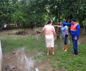 Copeco verifica el desbordamiento de río Ponceano en comunidad 21 de Noviembre de Colón. Se reporta la pérdida de cultivos.
