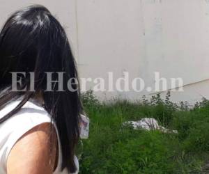 La mujer que respondía al nombre de Lourdes Viyera Hernando de 46 años de edad, se lanzó de un septimo piso de un edificio de apartamento. Foto: Alex Pérez