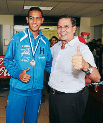 Seleccionados Sub-17 recibidos como héroes en Honduras