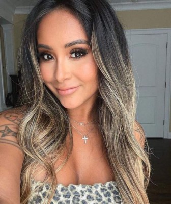 Exfoliarse con arena para gatos y odiar los espejos: los hábitos más extraños de los famosos (FOTOS)