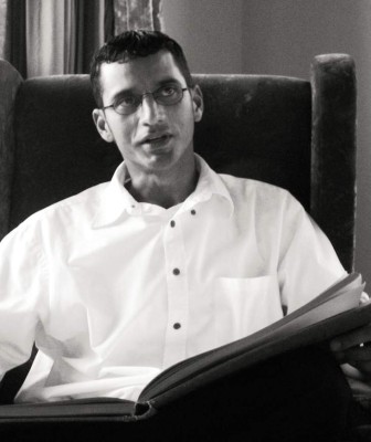 'Detrás de la sed”, nuevo poemario de Néstor Ulloa