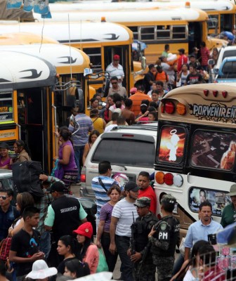 Honduras: Abarrotadas terminales de buses por salida de veraneantes