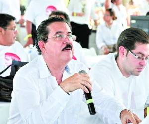 El expresidente Manuel Zelaya Rosales se reincorporó a sus labores. Se ausentó hace varios meses por problemas de salud.