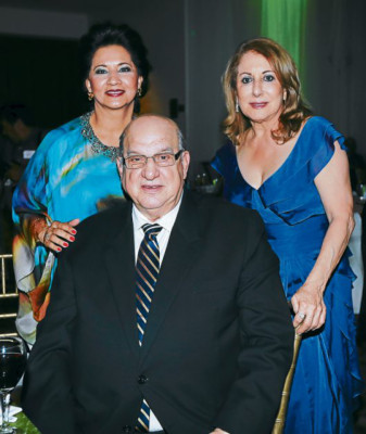 Enamorados anuncian la fecha de su boda