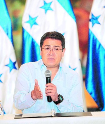 Juan Orlando Hernández pide no trastocar las reformas a Ley de Tarjetas