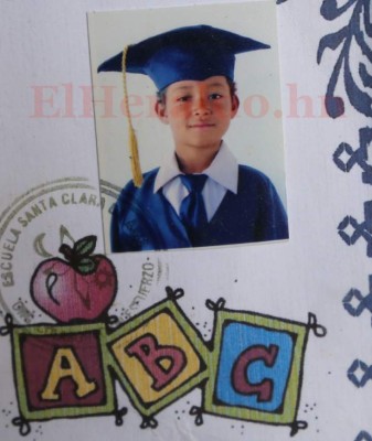 Orlin en la foto de graduación del preescolar (Foto: Estalín Irías/ El Heraldo Honduras/ Noticias de Honduras)