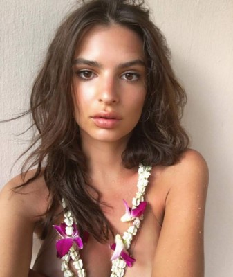 Emily Ratajkowski al desnudo en Instagram