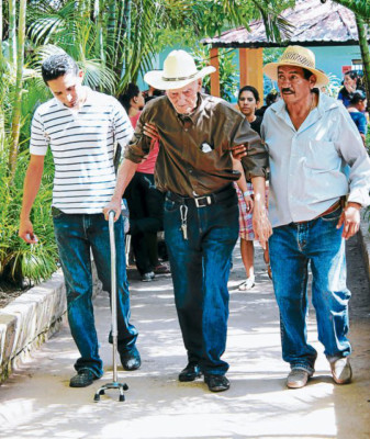 Concurrida fiesta democrática en las zonas turísticas