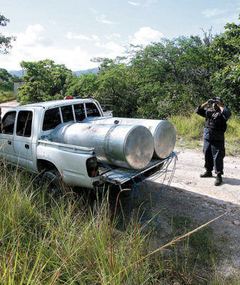 Ejecutados aparecen presuntos ocupantes de narcofurgón