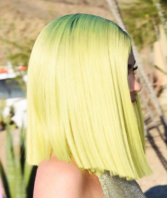 Kylie Jenner sorprende con su nuevo y atrevido color de cabello fosforescente
