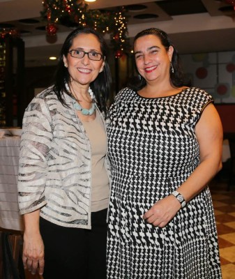 Alegre reunión prenupcial en honor de Dulce Chacón