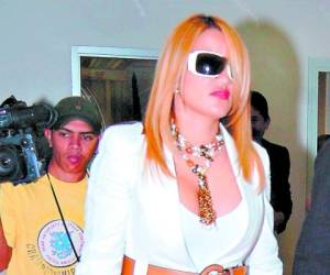 Francis María Quezada, esposa de Chimirri, fue enviada ayer a prisión.
