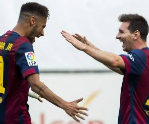 El argentino Lionel Messi y el brasileño Neymar celebran el triunfo. (Foto: AFP)