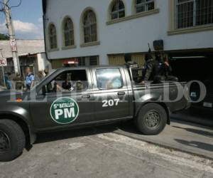 Los imputados al salir de los juzgados del barrio La Granja, luego de finalizar la extensa audiencia inicial, foto: EL HERALDO.