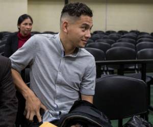 José Manuel Morales Marroquín, hijo del presidente de Guatemala, Jimmy Morales, se encuentra en un tribunal esperando una audiencia en Ciudad de Guatemala. Foto Agencia AP.