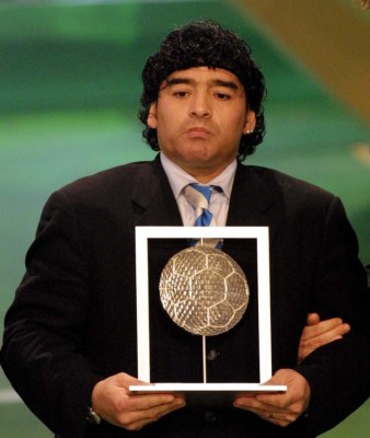 Imágenes que marcaron los momentos de gloria y derrota de Maradona  