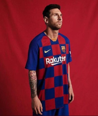 Barcelona presentó una nueva camiseta que rompe con el diseño tradicional