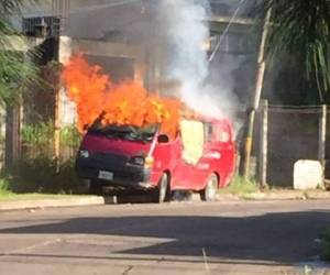 La unidad de la empresa 'Café el Indio' fue incendiada en la residencial Altos de Miraflores de la capital de Honduras. Noticias de Honduras/ Sucesos de Honduras/ El Heraldo Honduras.
