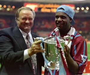Dalian Atkinson militó en clubes como el Aston Villa y el español Real Sociedad (Foto: AP)
