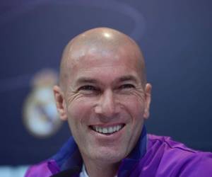 Honduran migrants heading to the United States on a second caravan are kept back at the customs in Agua Caliente, in the Honduras-Guatemala border on January 15, 2019. - Hundreds of Hondurans have set out on a trek to the United States, forming another caravan that US President Donald Trump cited Tuesday to justify building a wall on the border with Mexico. (Photo by ORLANDO SIERRA / AFP)