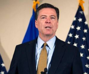 En un demoledor documento de siete páginas que leerá ante la comisión de inteligencia del Senado, Comey afirma que en una conversación en la Casa Blanca el presidente le pidió que se olvidara de Flynn, quien había renunciado como Asesor de Seguridad Nacional de Trump en la Casa Blanca.