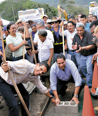 Inicia pavimentación de carretera central del país