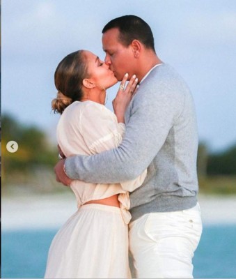 Jennifer Lopez comparte fotos de su compromiso con Alex Rodríguez
