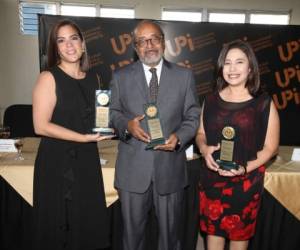 Erika Corleto, Mauricio Durón y Glenda Estrada recibieron los reconocimientos.