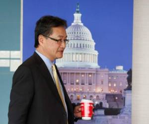 El enviado especial de EE. UU. Para la política de Corea del Norte, Joseph Yun, llega para una conferencia de prensa. Agencia AP.