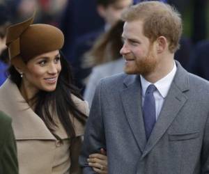 Meghan y Enrique durante un evento de la realeza en público.