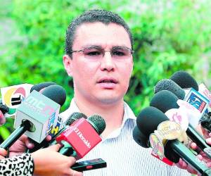 El asesor presidencial, Ebal Díaz, aseguró que el Ejecutivo presentará como mínimo 300 mil firmas al Congreso Nacional.