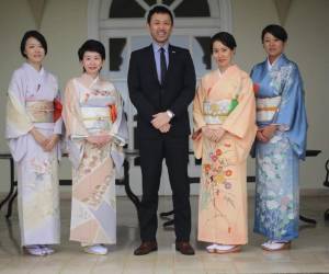 Shoko Mitsui, Hinako Moriya, Yuichi Miyagawa, Naomi Ohki y Sachi Goto.