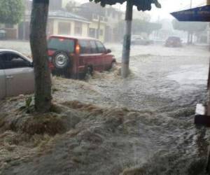 La víctima en estado de ebriedad se quedó dormida enmedio de la lluvia.