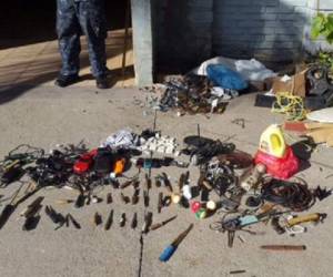 Armas, celulares y alcohol, entre lo decomisado en la granja penal de Comayagua.