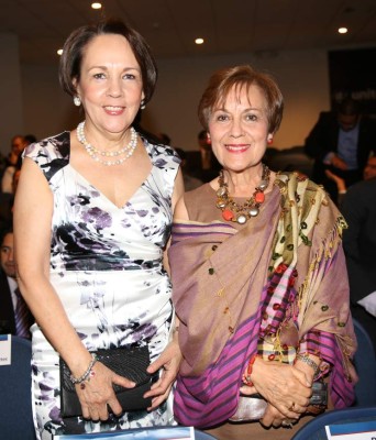 Premian a hondureños distinguidos