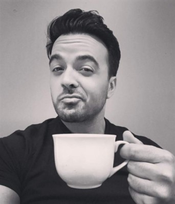 Luis Fonsi comparte una emotiva fotografía de su hijo recién nacido