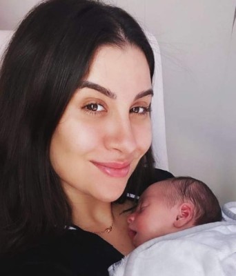 'Influencers' aseguran que no le asignarán género a su bebé para que lo elija al crecer