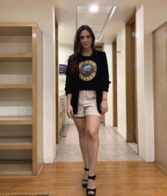 Así es la periodista Valeria Marín, la novia que Julián Gil presumió en redes