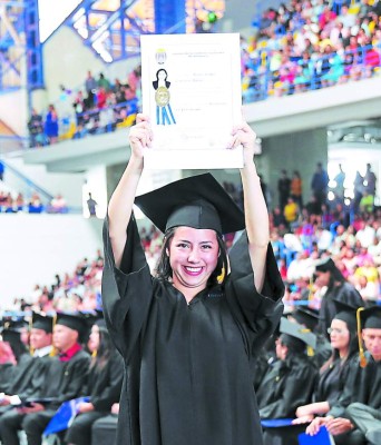 La Universidad Nacional Autónoma de Honduras gradúa a 578 profesionales